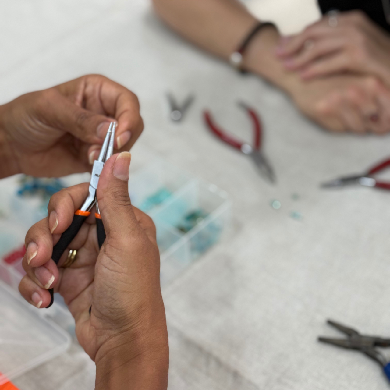 Workshop de Joalharia na Baixa do Porto: crie o seu colar ou pulseira