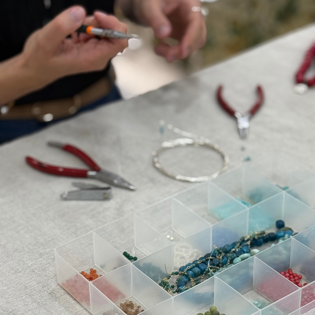 Workshop de Joalharia na Baixa do Porto: crie o seu colar ou pulseira