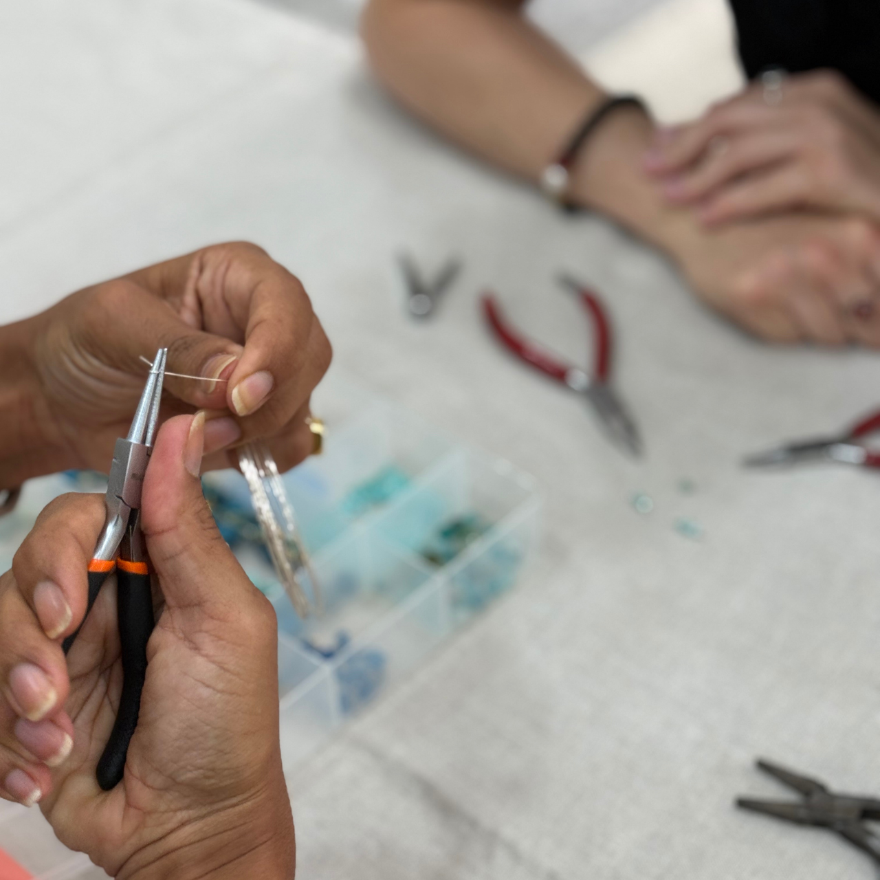 Workshop de Joalharia na Baixa do Porto: crie o seu colar ou pulseira